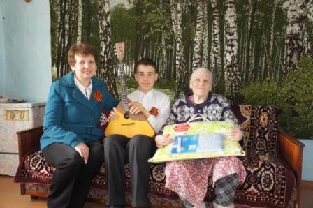 В гостях у ветеранов.JPG