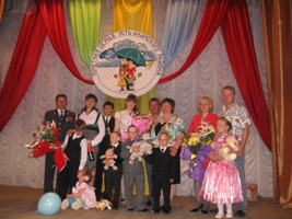Семьи Костенко, Зарубиных и Медведевых (с лева на право)